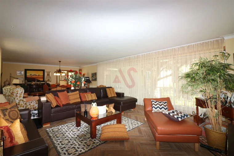 Moradia T4 para Venda em Infias Foto 8