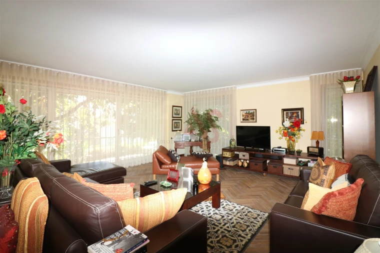 Moradia T4 para Venda em Infias Foto 9