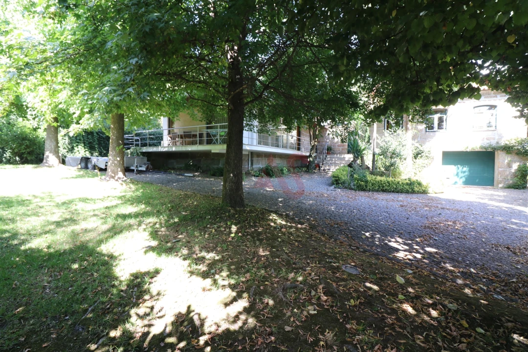 Moradia T4 para Venda em Infias Foto 38