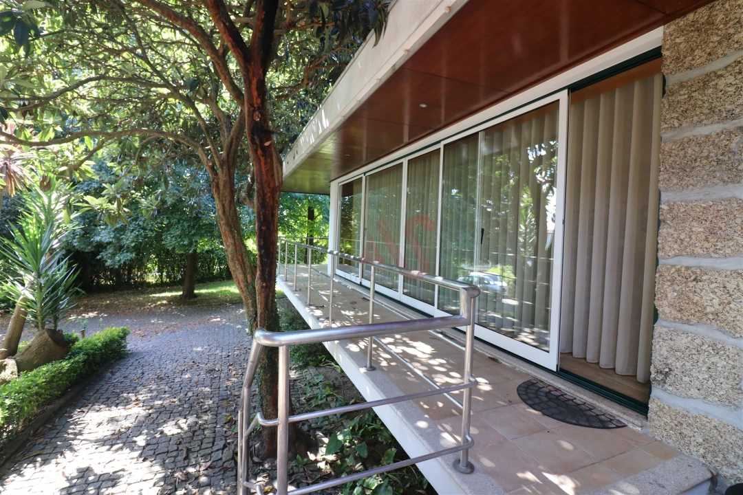 Moradia T4 para Venda em Infias Foto 1