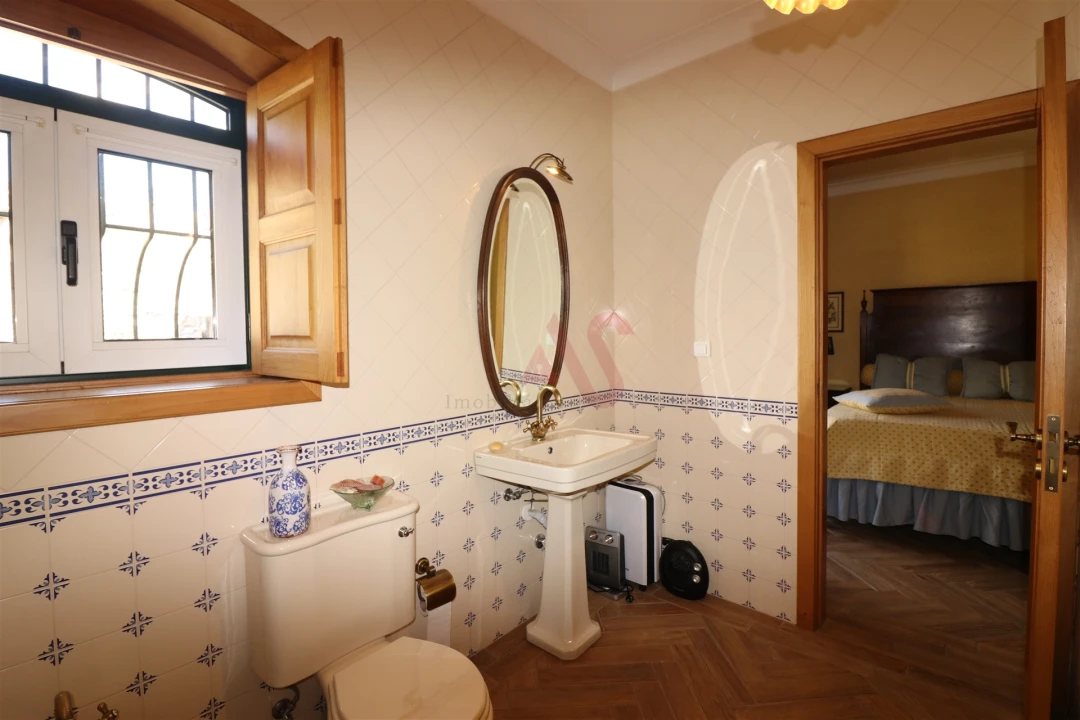 Moradia T4 para Venda em Infias Foto 19