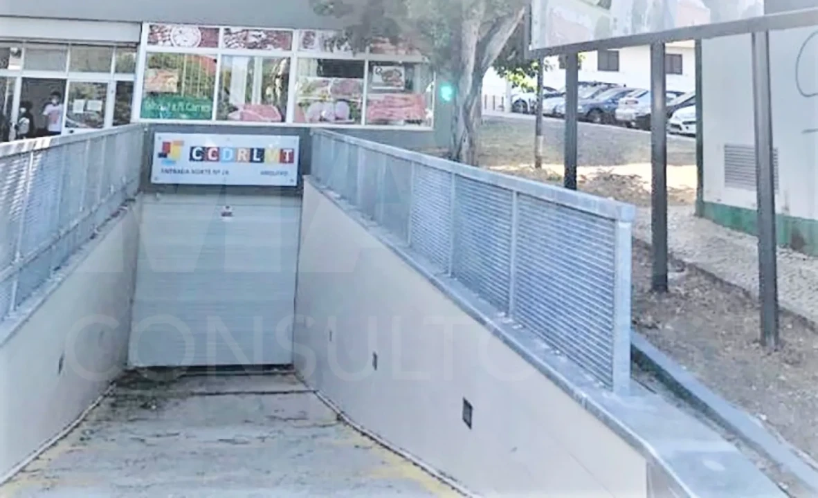 Loja para Venda em Pontinha e Famões Foto 4