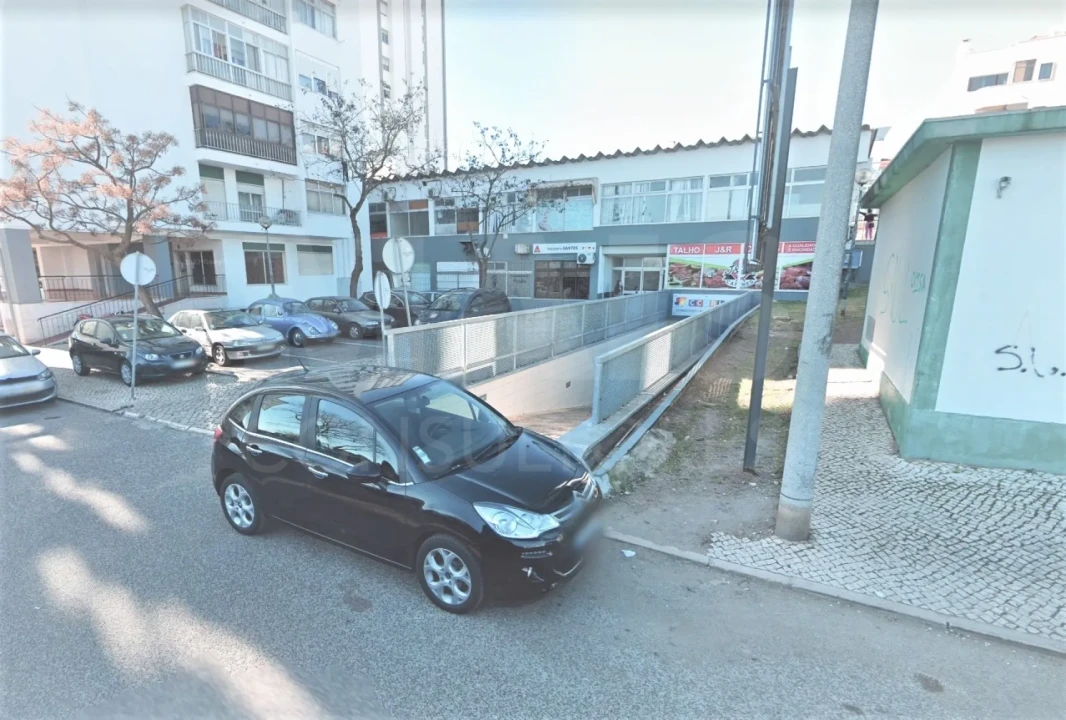 Loja para Venda em Pontinha e Famões Foto 2