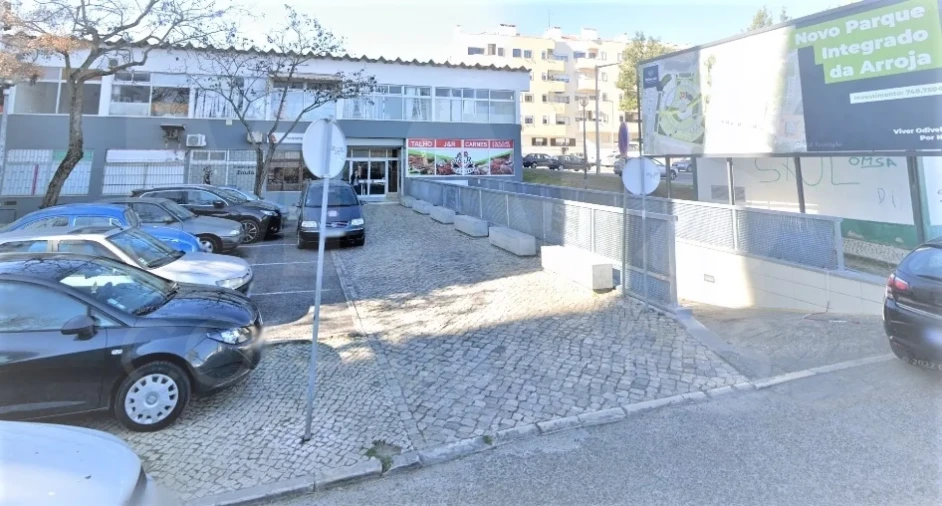 Loja para Venda em Pontinha e Famões Foto 3