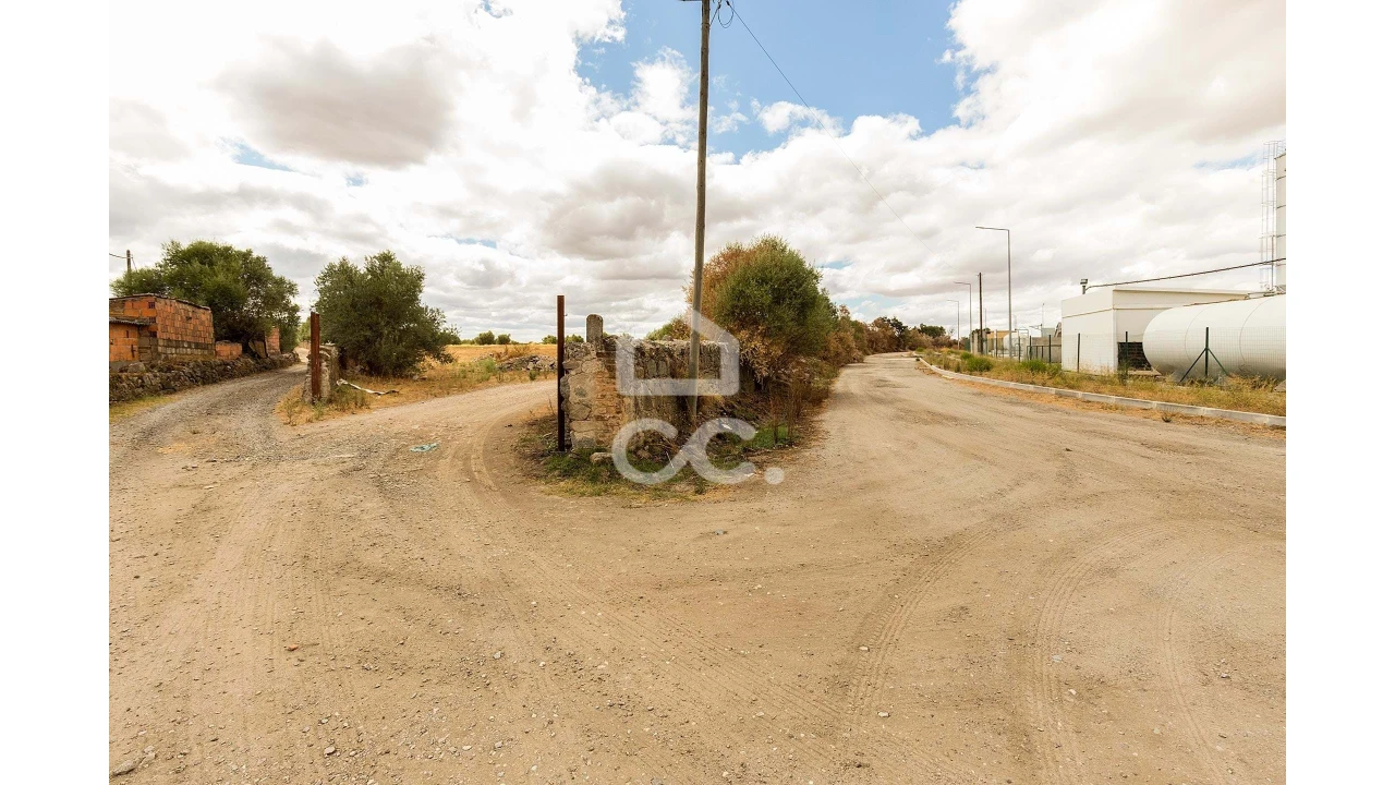 Terreno para Venda em Reguengos de Monsaraz Foto 2