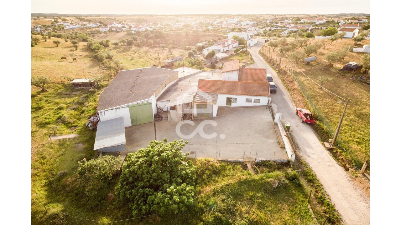 Quinta T3 para Venda em Nossa Senhora de Machede Foto 1
