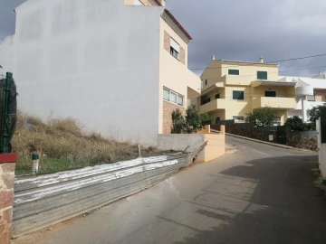 Terreno para Venda em Estômbar e Parchal