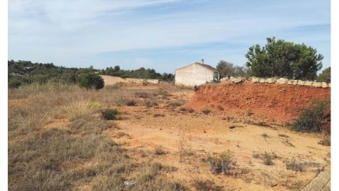 Terreno para Venda em Estômbar e Parchal