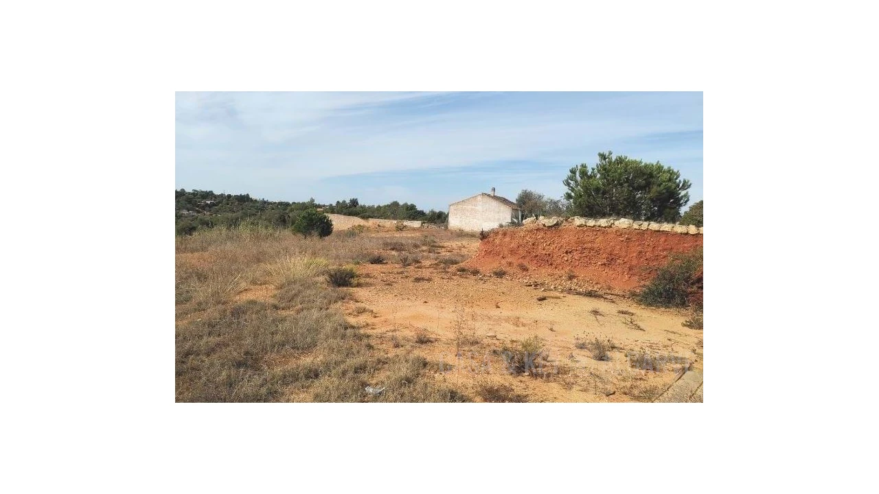 Terreno para Venda em Estômbar e Parchal Foto 1