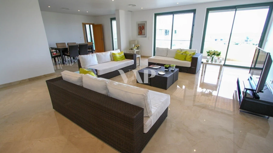 Apartamento T3 para Venda em Quarteira Foto 3