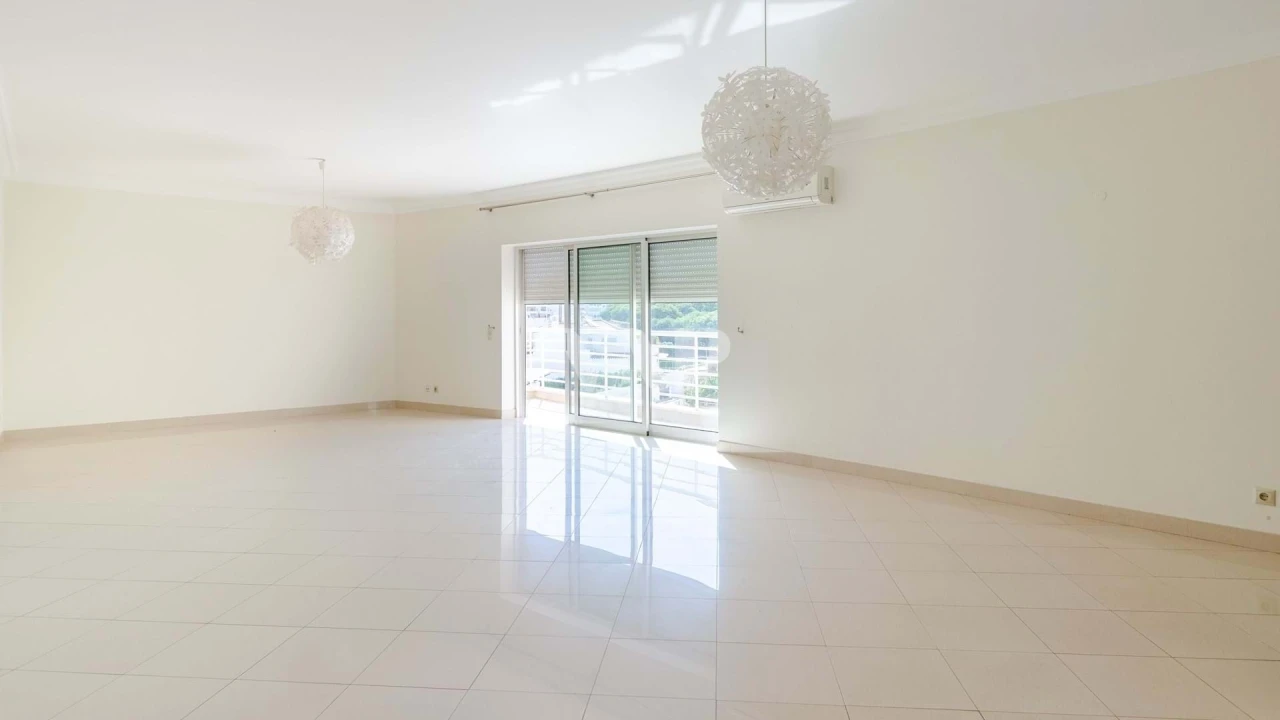 Apartamento T3 para Venda em Quarteira Foto 3