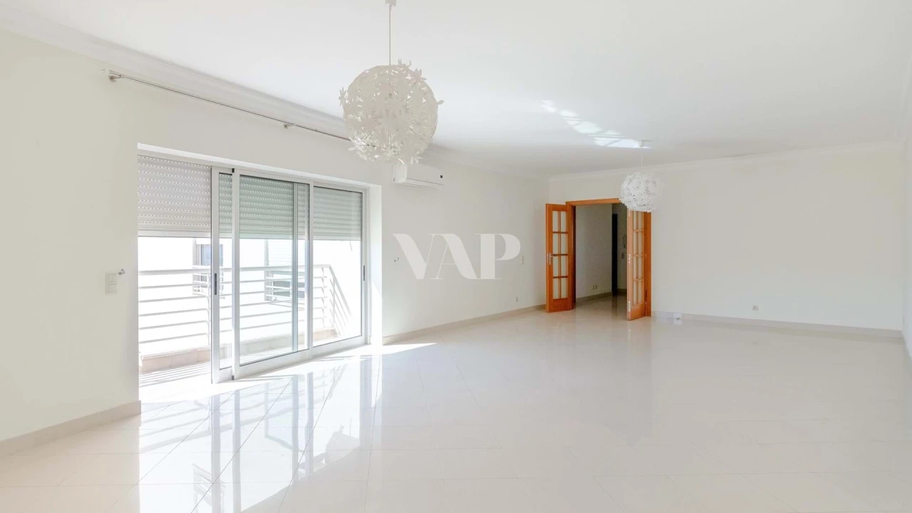 Apartamento T3 para Venda em Quarteira Foto 4