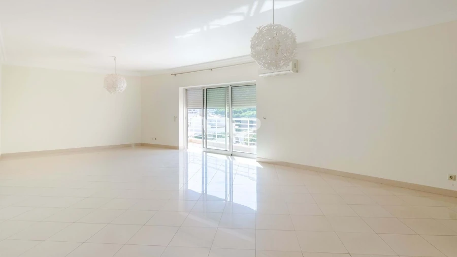 Apartamento T3 para Venda em Quarteira Foto 3