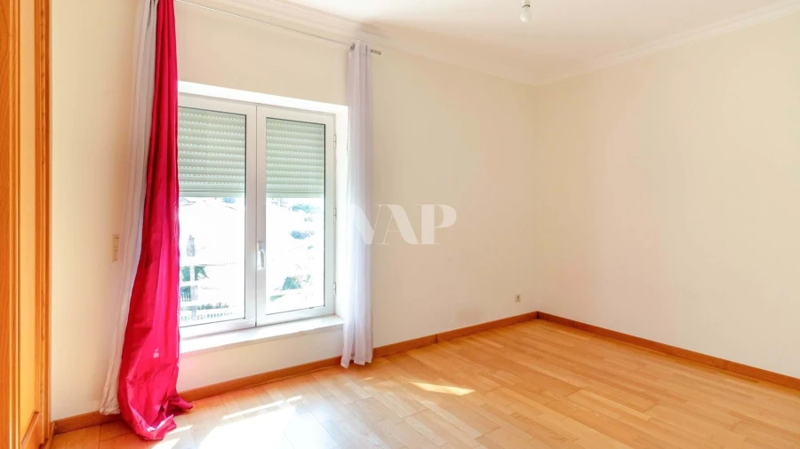 Apartamento T3 para Venda em Quarteira Foto 10