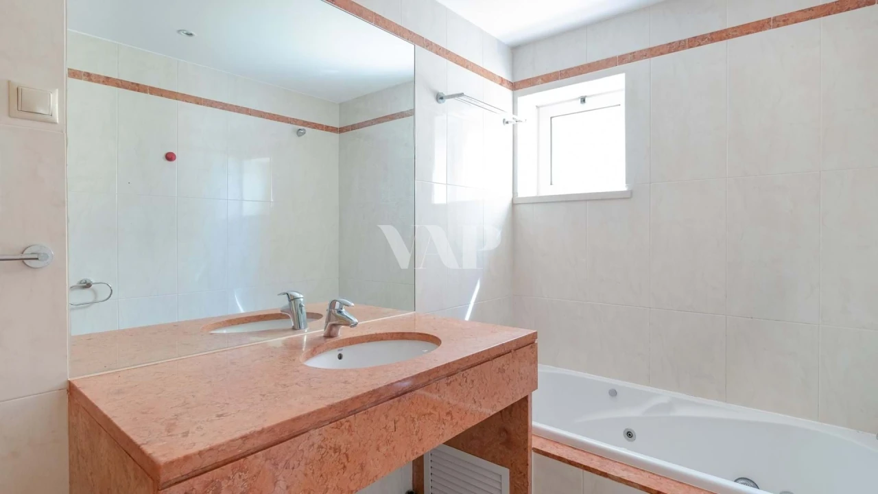 Apartamento T3 para Venda em Quarteira Foto 14