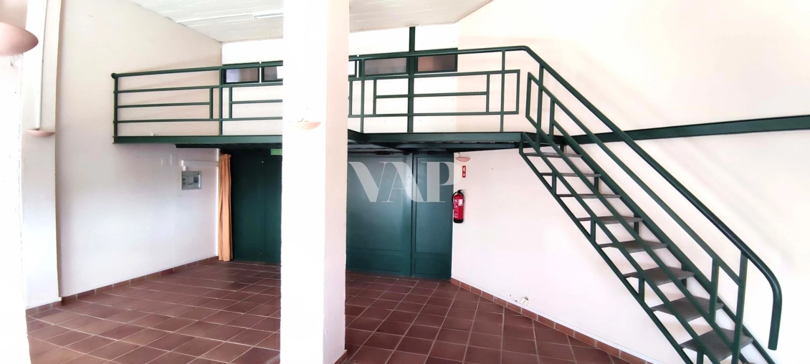 Negócio para Venda em Quarteira Foto 3