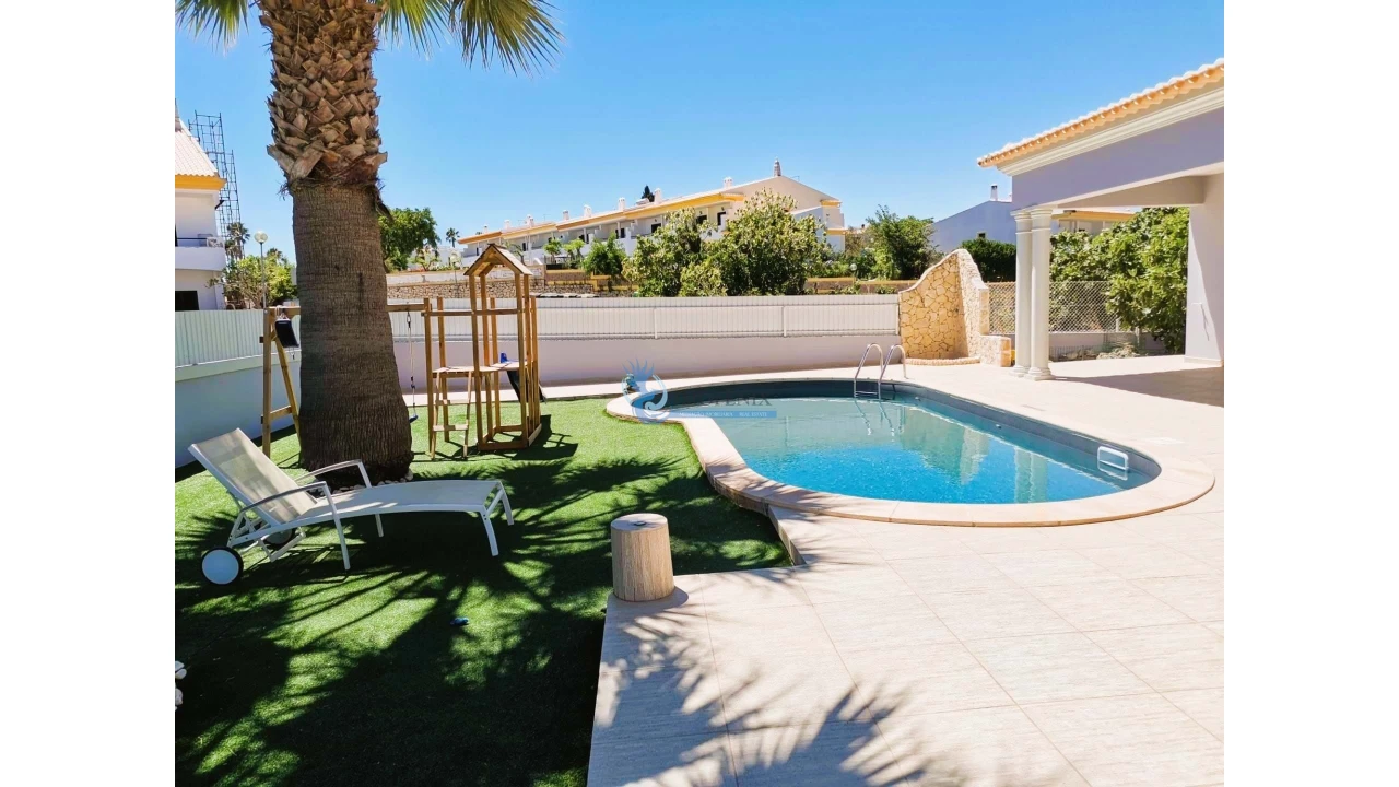 Moradia T4 para Venda em Albufeira e Olhos de Água Foto 2
