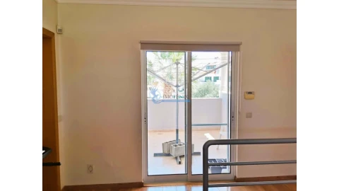 Moradia T4 para Venda em Albufeira e Olhos de Água