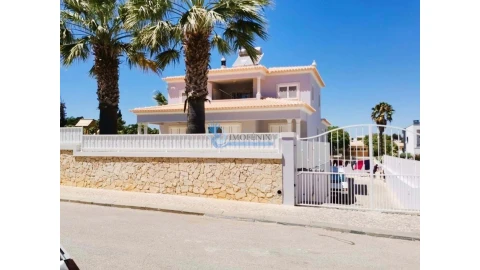 Moradia T4 para Venda em Albufeira e Olhos de Água