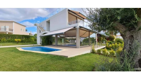 Moradia T4 para Venda em Almancil