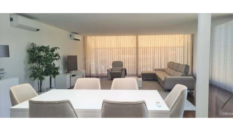 Moradia T4 para Venda em Almancil