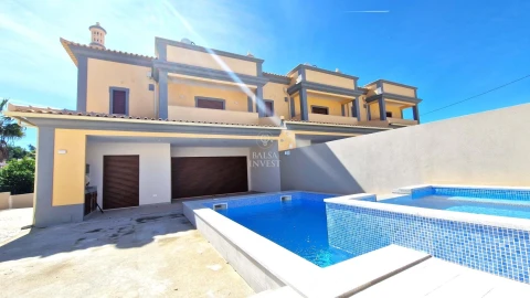 Moradia T3 para Venda em Loule (São Clemente)