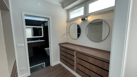 Apartamento T4 para Venda em Santa Maria Maior
