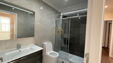 Apartamento T4 para Venda em Santa Maria Maior