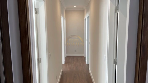 Apartamento T4 para Venda em Santa Maria Maior