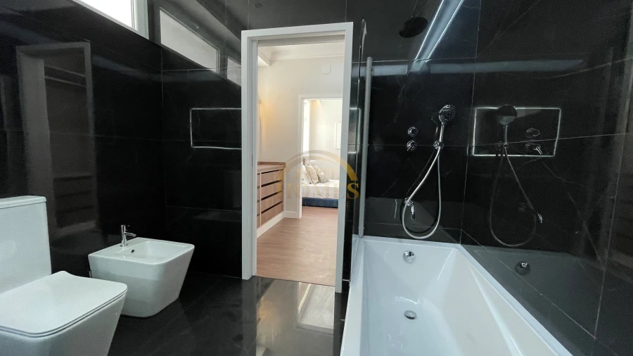 Apartamento T4 para Venda em Santa Maria Maior Foto 19