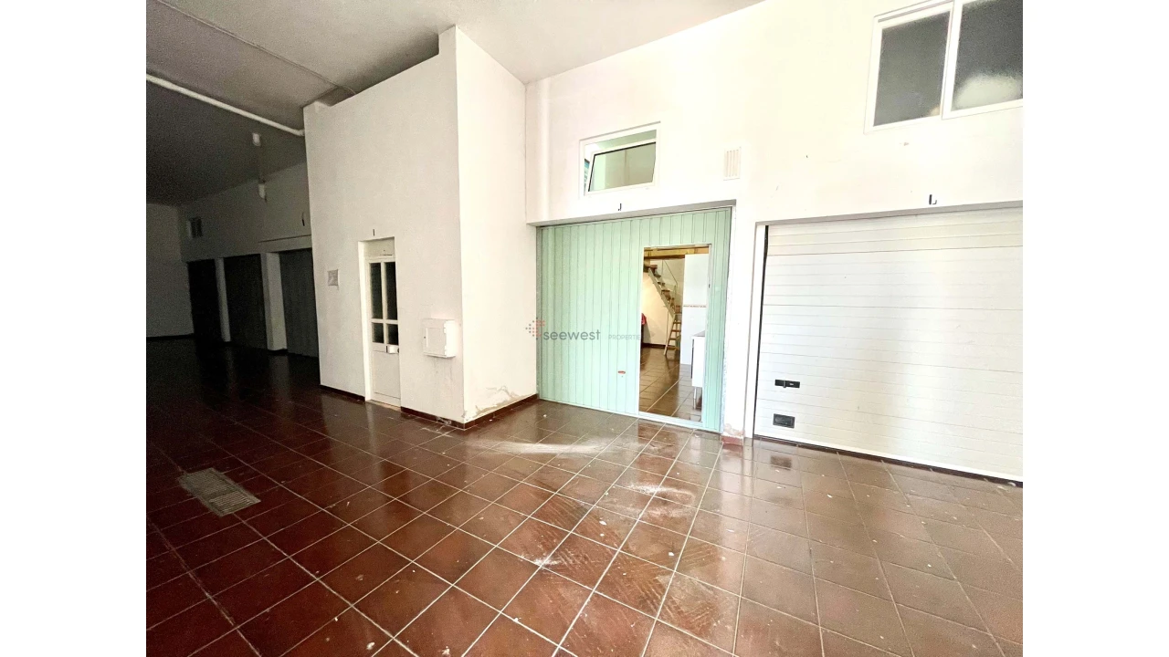 Garagem para Venda em Lagos (São Sebastião e Santa Maria) Foto 2
