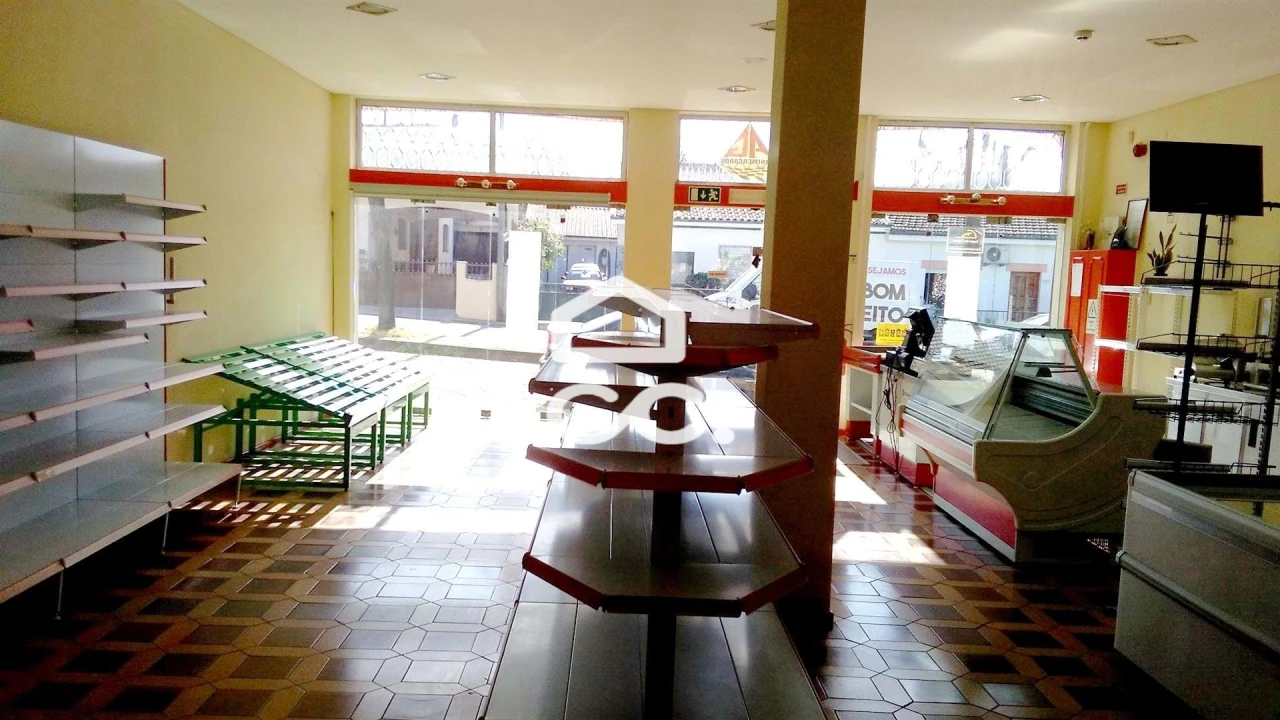 Negócio para Venda em Alfena Foto 3