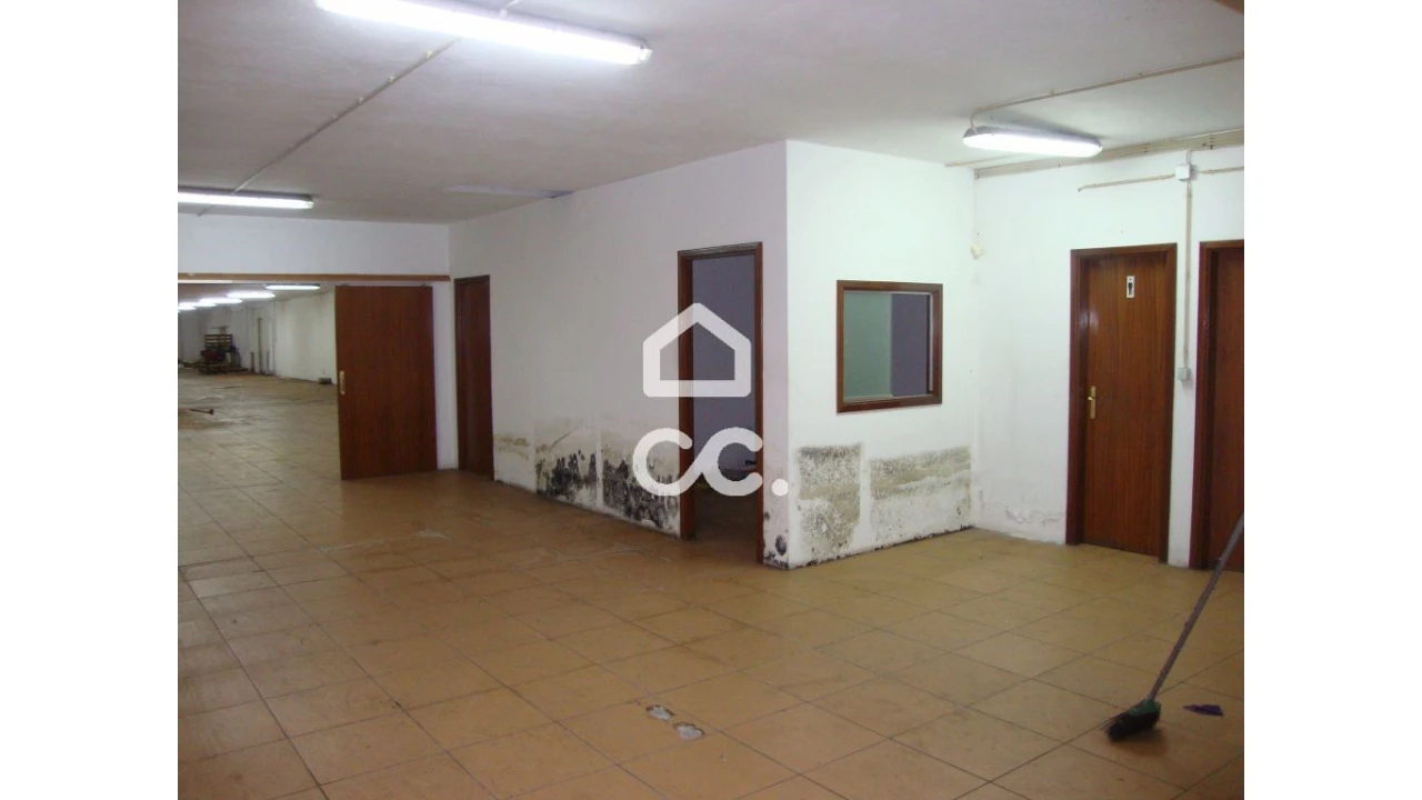 Armazém para Venda em Oliveira (Santa Maria) Foto 8