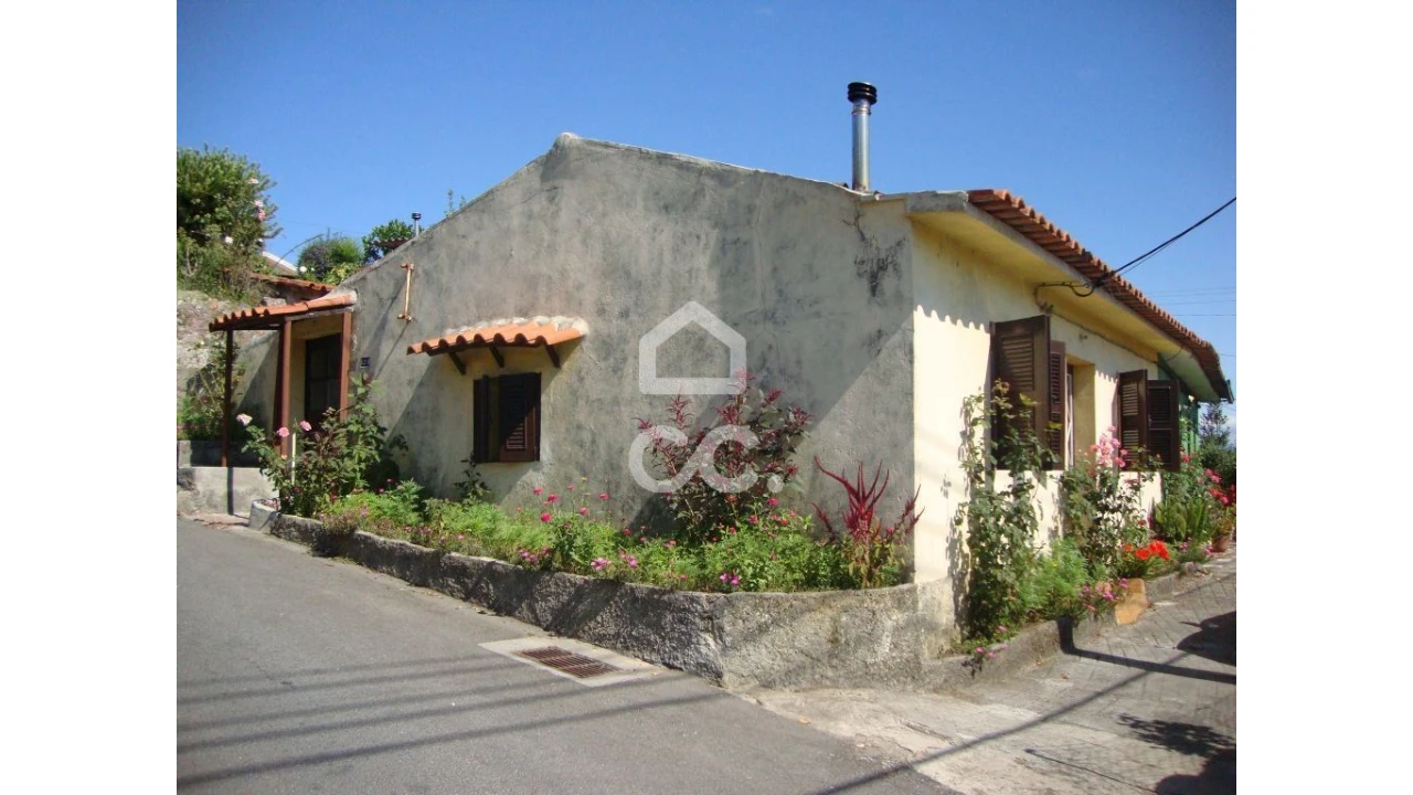 Moradia T2 para Venda em Selho (São Jorge) Foto 1