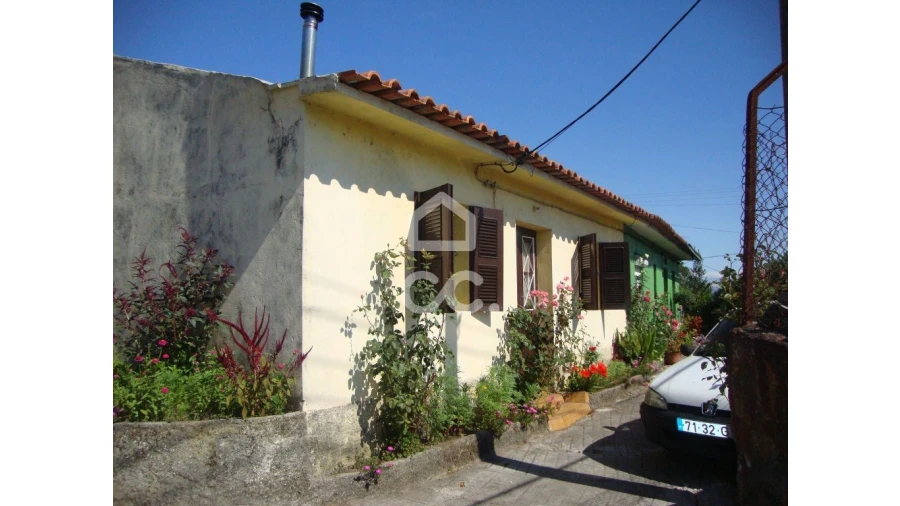 Moradia T2 para Venda em Selho (São Jorge) Foto 3