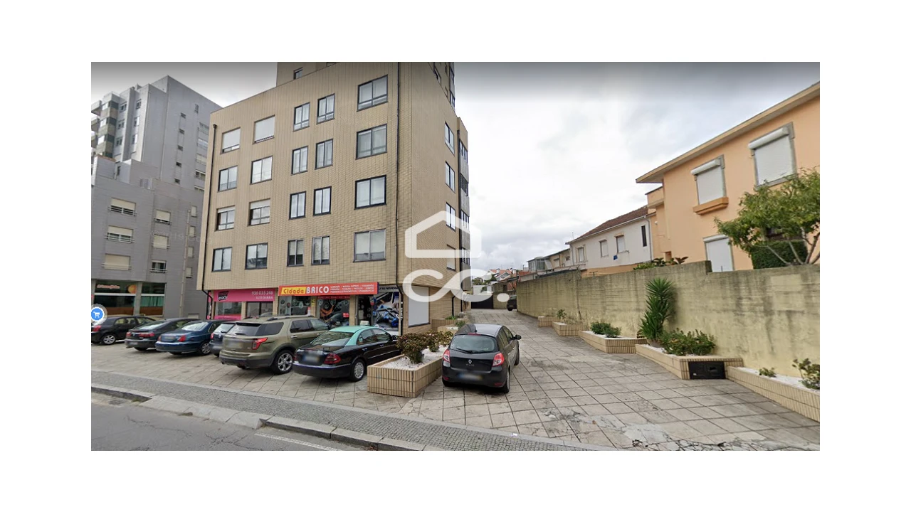 Garagem para Venda em Aguas Santas Foto 1