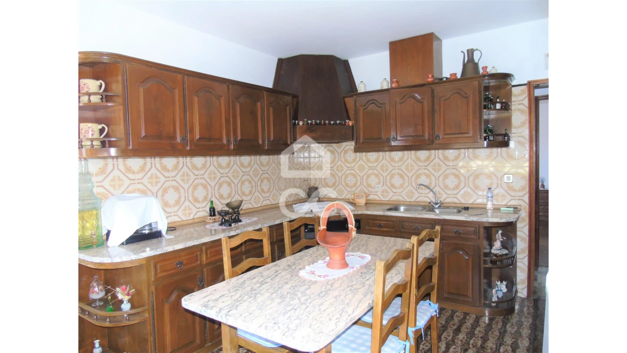 Moradia T3 para Venda em Serzedelo Foto 13