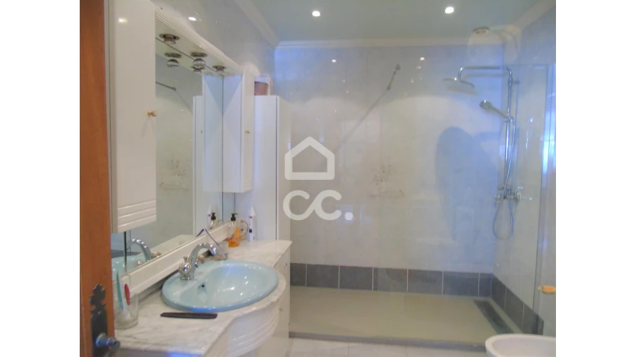 Moradia T3 para Venda em Serzedelo Foto 12