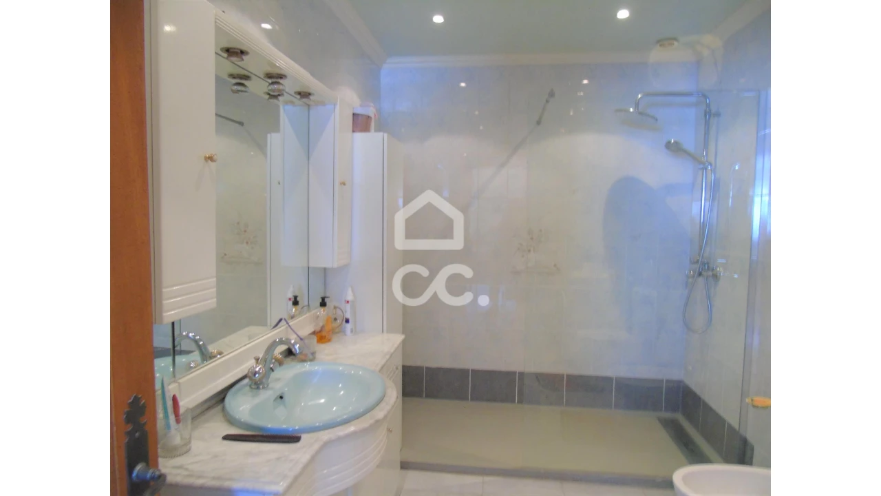 Moradia T3 para Venda em Serzedelo Foto 12