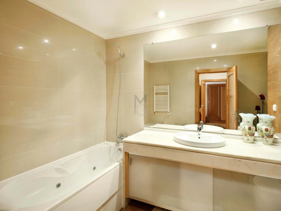 Apartamento T4 para Venda em Carcavelos e Parede Foto 15