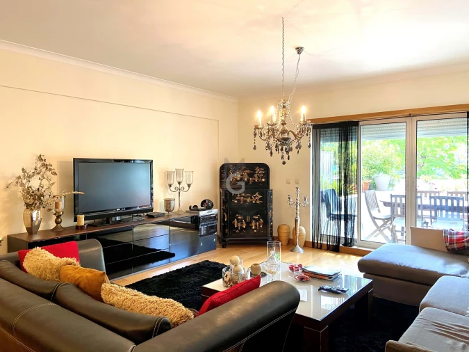 Apartamento T4 para Venda em Carcavelos e Parede Foto 8