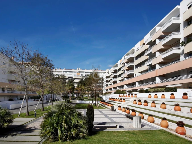 Apartamento T4 para Venda em Carcavelos e Parede Foto 23