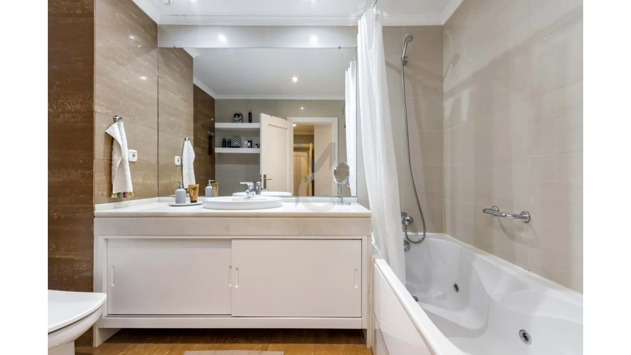 Apartamento T2 para Venda em Carcavelos e Parede Foto 29