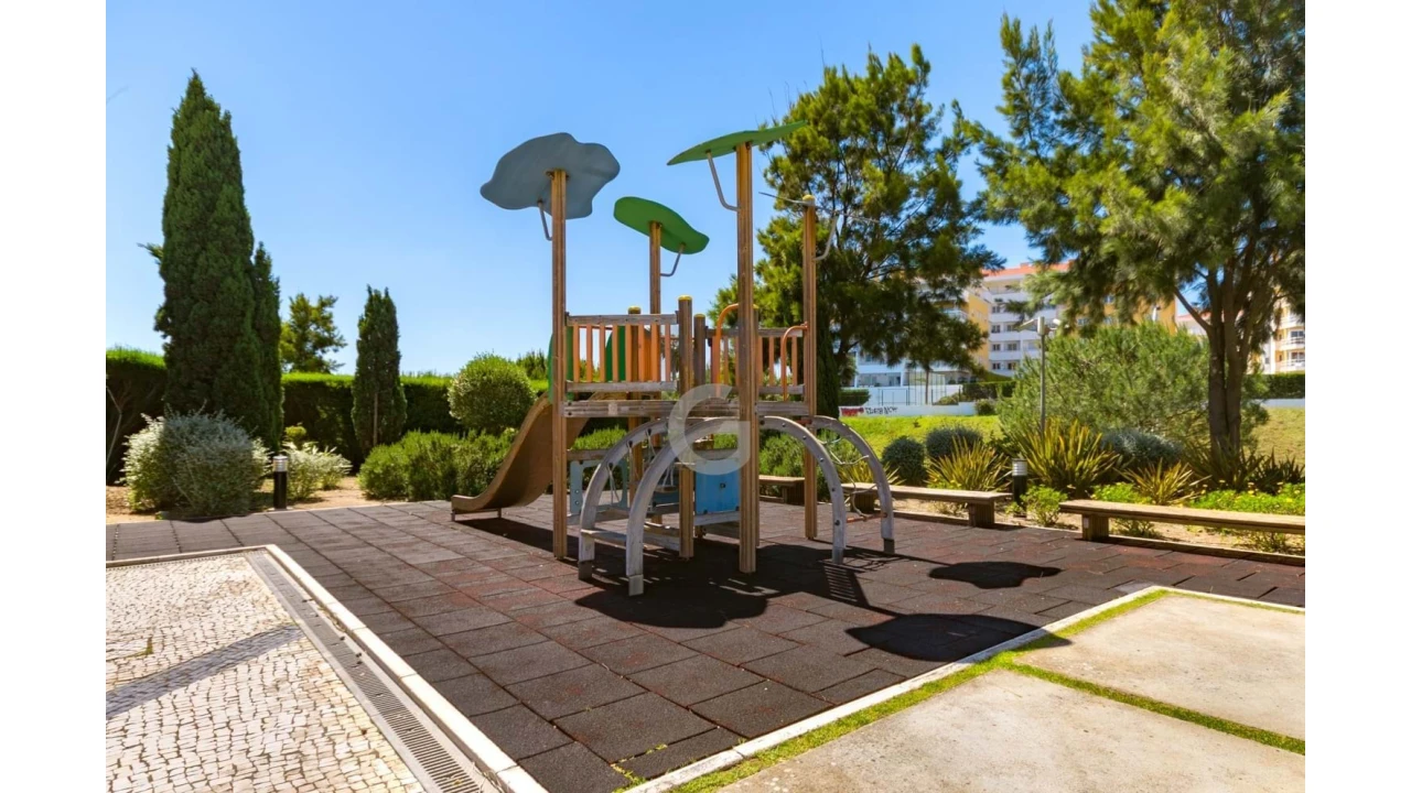 Apartamento T2 para Venda em Carcavelos e Parede Foto 32