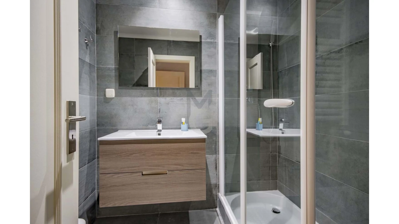 Apartamento T2 para Venda em Carcavelos e Parede Foto 25