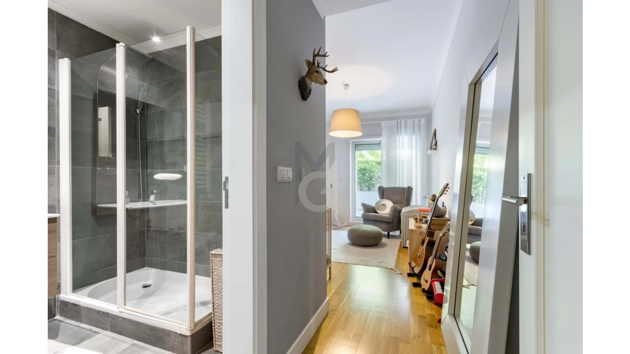 Apartamento T2 para Venda em Carcavelos e Parede Foto 22