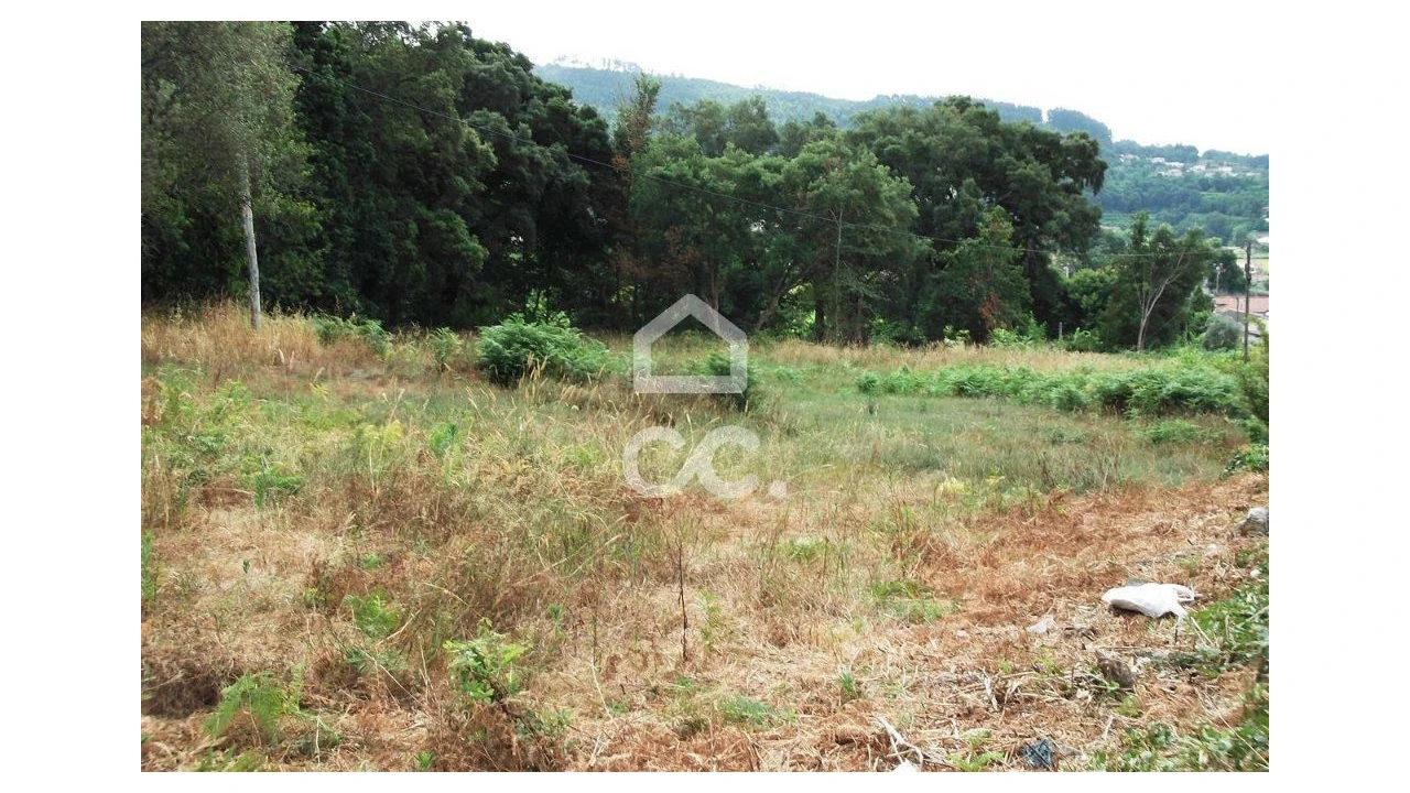 Terreno para Venda em Urgezes Foto 1