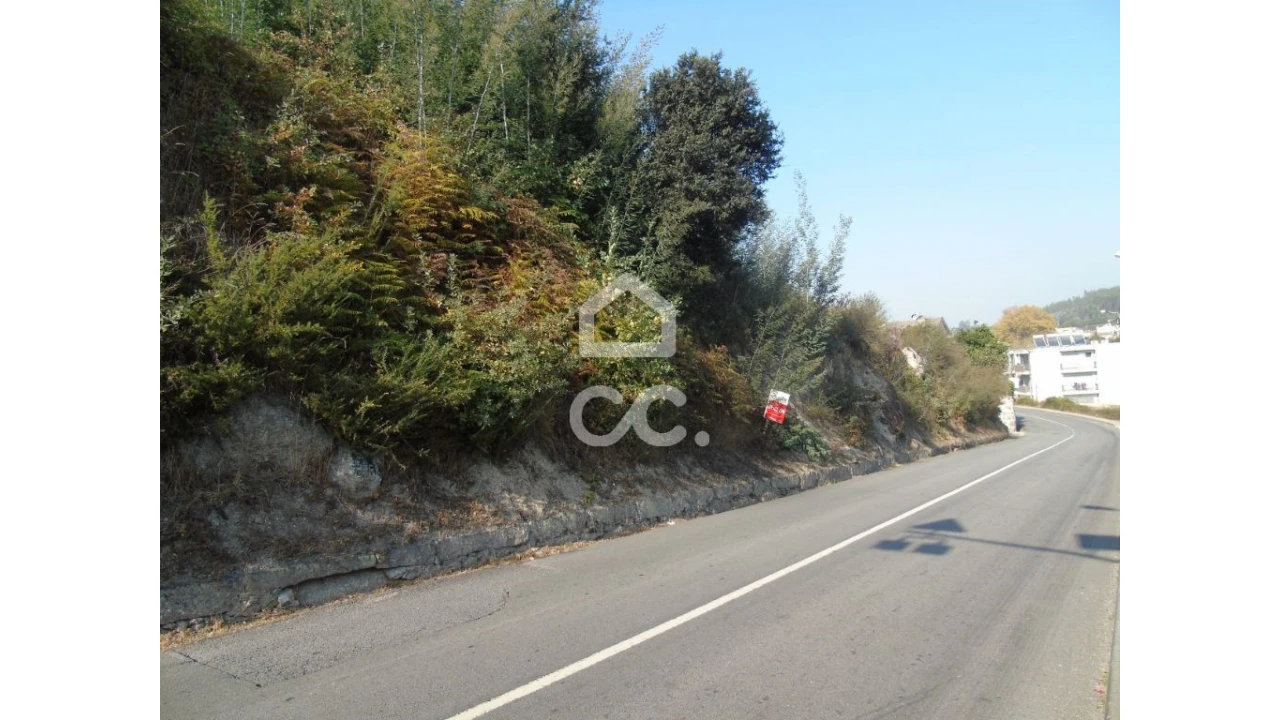 Terreno para Venda em Selho (São Jorge) Foto 1