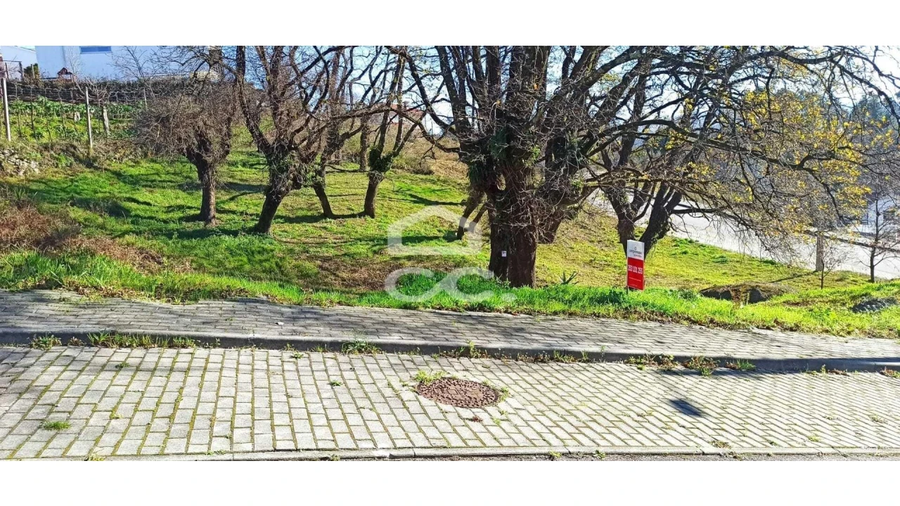 Terreno para Venda em Estorãos Foto 1