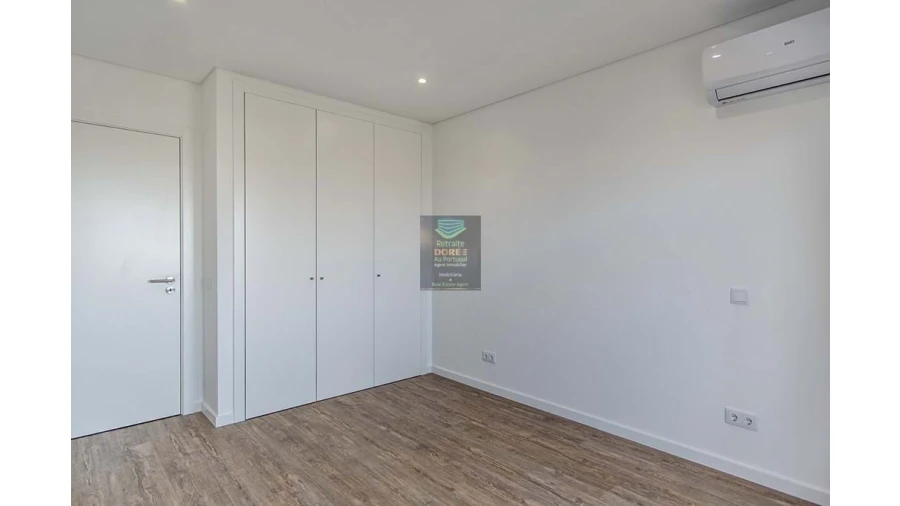 Apartamento T2 para Venda em Portimão Foto 12